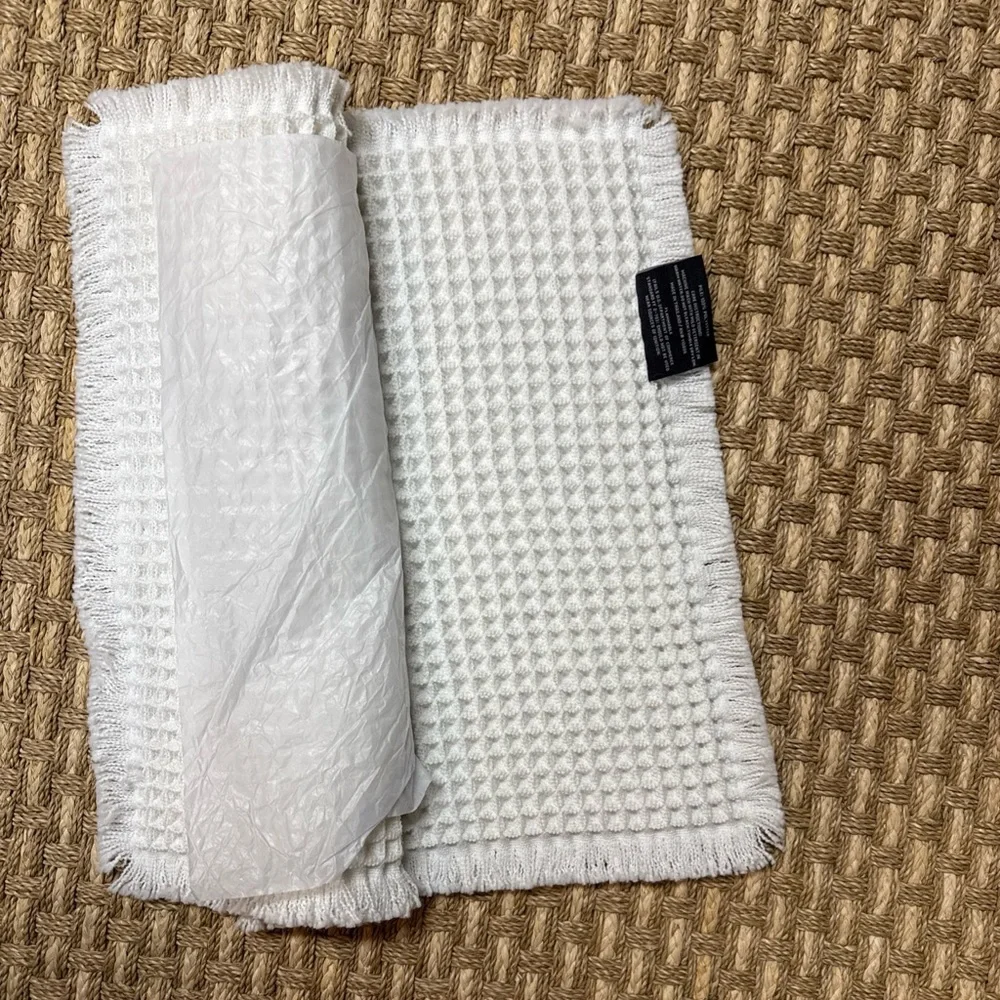 Lucky Brand Bath Mat 17x 24”White Soft Waffle Non Slip Machine Washable Durable